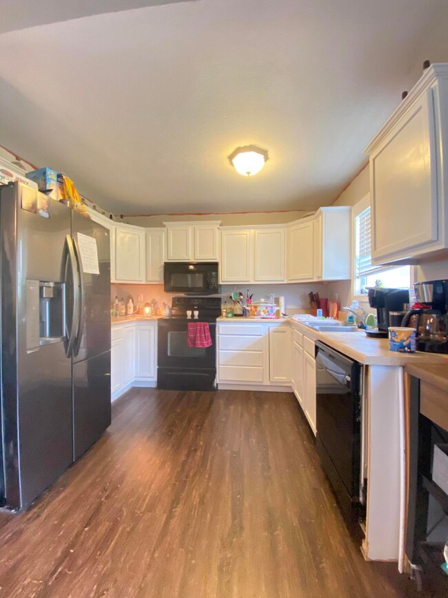 625 N Sunset Ave, Bolivar, MO 65613 - photo 5