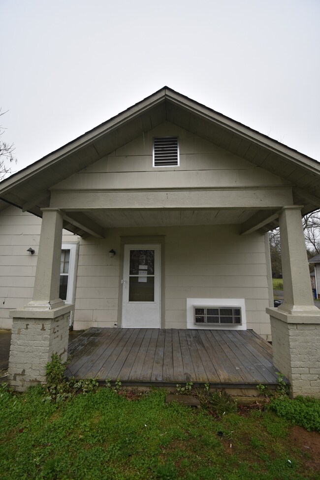 207 Walnut St unit B, Shelbyville, TN 37160 - photo 2