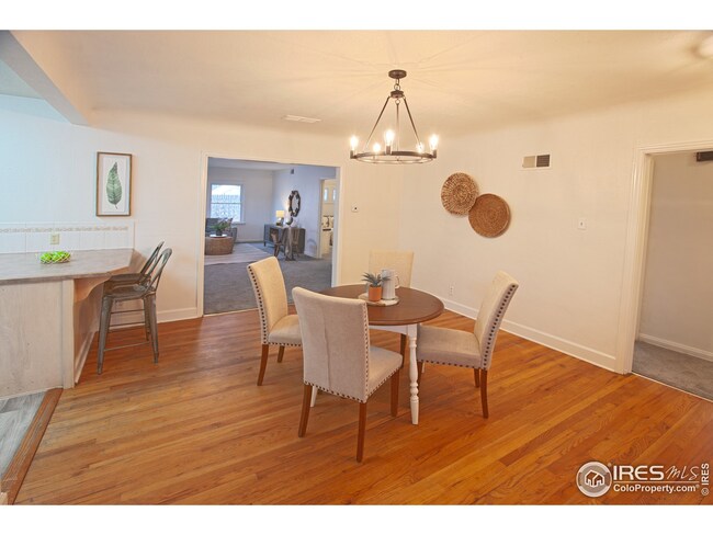 Enter to a light and bright dining room space