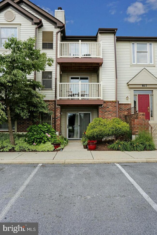 817 Stratford Way unit E, Frederick, MD 21701 - photo 2