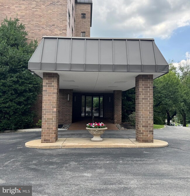 930 W Lancaster Ave unit 205, Bryn Mawr, PA 19010 - photo 3