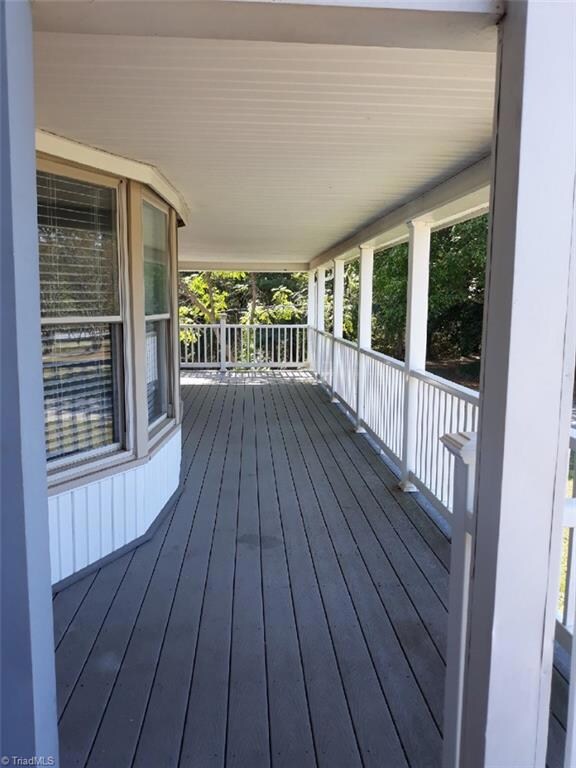 1439 Jackson Lake Rd, High Point, NC 27263 - photo 3