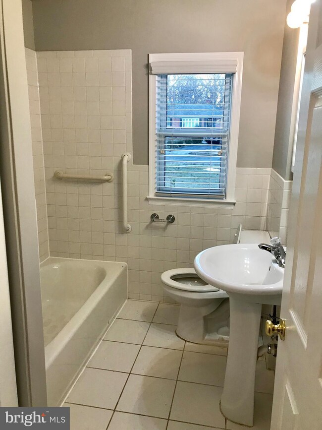 1009 Woods Place, Alexandria, VA 22302 - photo 3