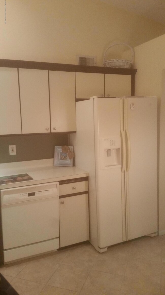 46 Players Cir, Tinton Falls, NJ 07724 - photo 6