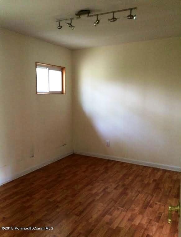 middle bedrom