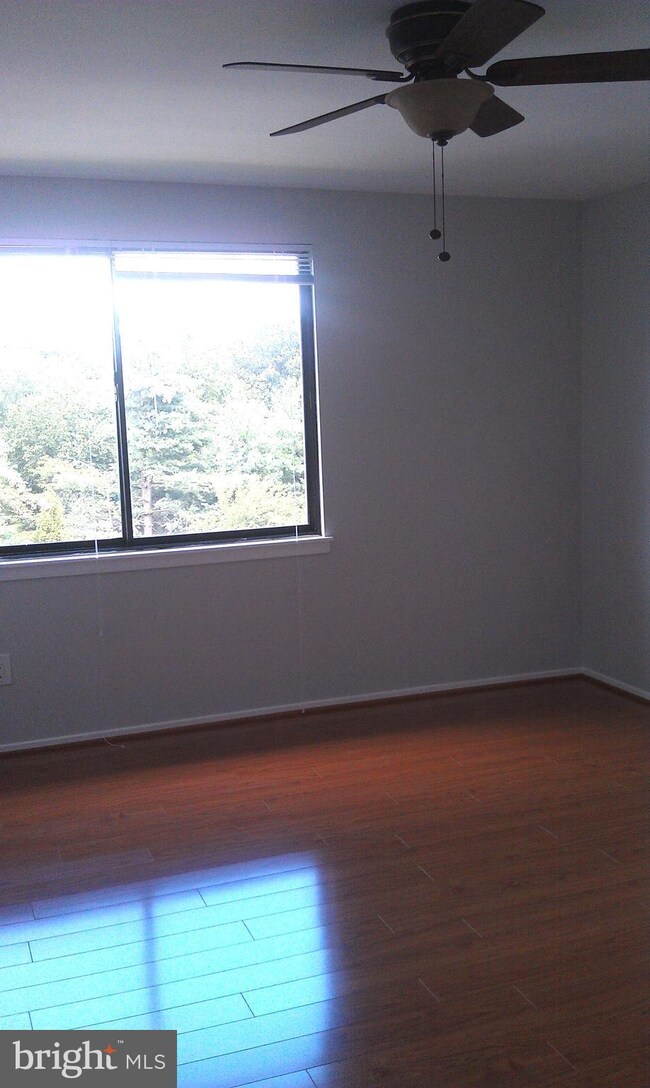 Treebrooke unit 512, Oakton, VA 22124 - photo 2