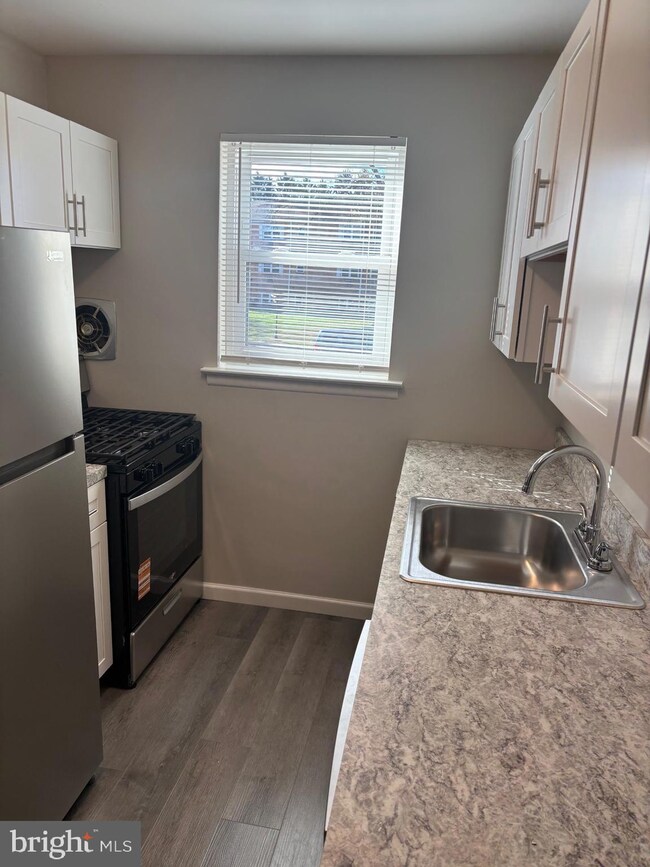 3205 E Market St unit H-04, East York, PA 17402 - photo 2