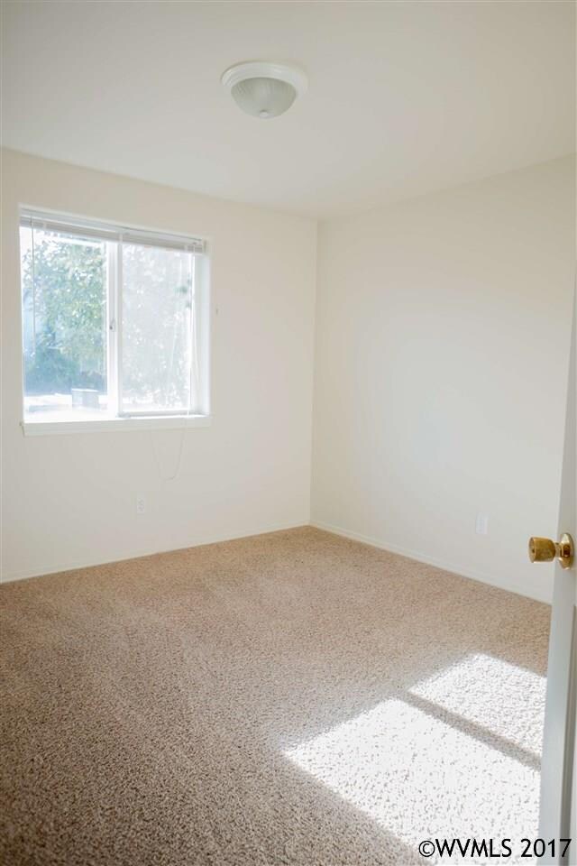 1223 S 6th St, Independence, OR 97351 - photo 5