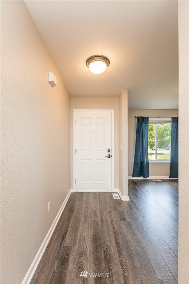 10713 Umtanum St SE, Yelm, WA 98597 - photo 3