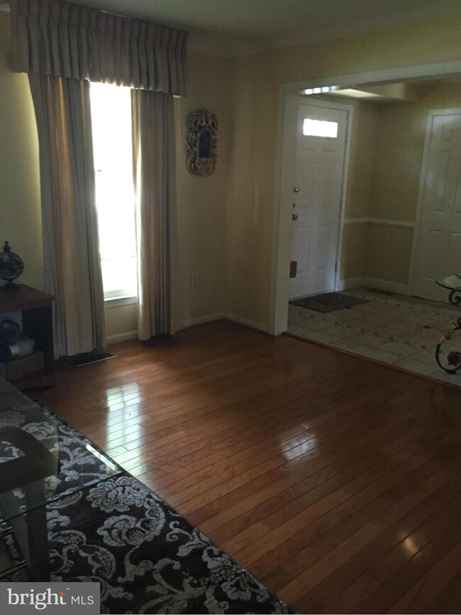 20317 Pleasant Ridge Dr, Montgomery Village, MD 20886 - photo 7