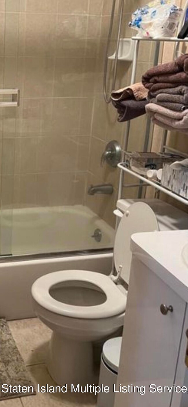 29 Sapphire Ct unit 1, Staten Island, NY 10307 - photo 2