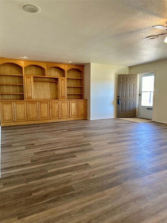 302 Kathy Ln, Granbury, TX 76049 - photo 3