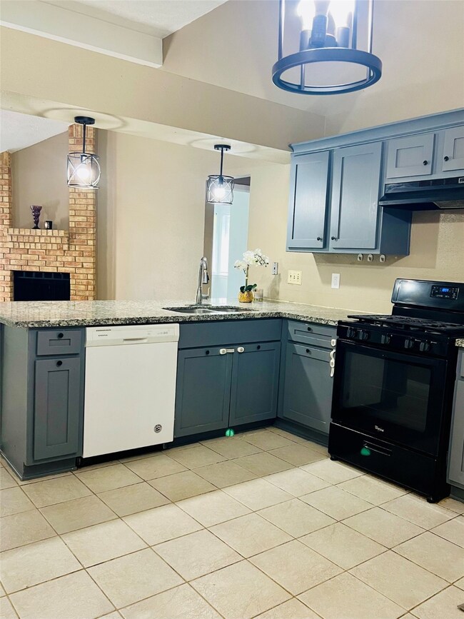 4912 Redbud Dr, Rosenberg, TX 77471 - photo 7