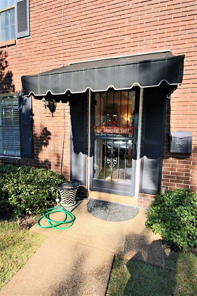 2 parking spots. 1 covered!
