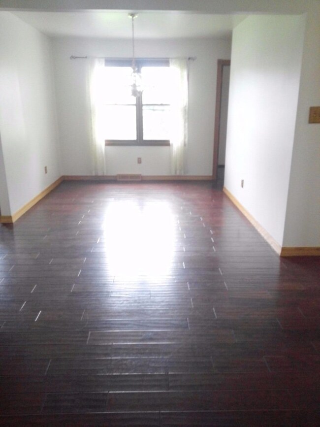 611 Omega Dr, Crown Point, IN 46307 - photo 4