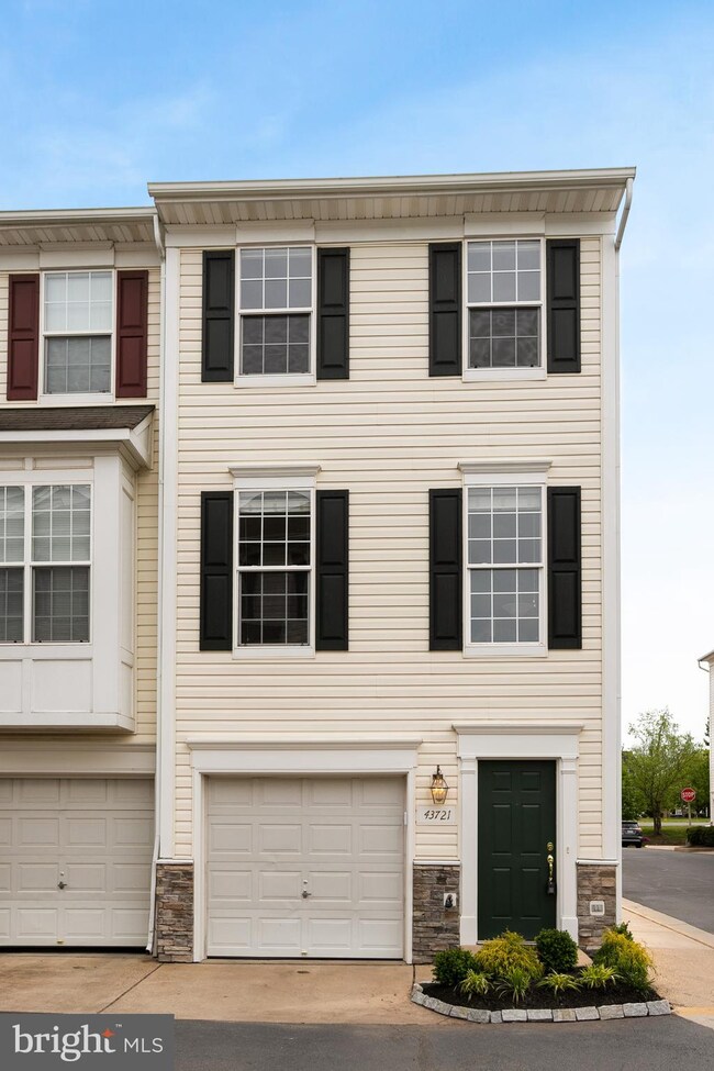 43721 Clear Lake Square, Ashburn, VA 20147 - photo 3