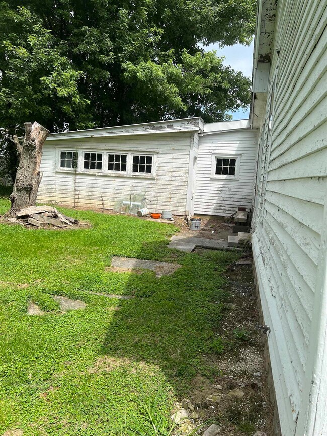 974 S 9th St, Mitchell, IN 47446 - photo 2