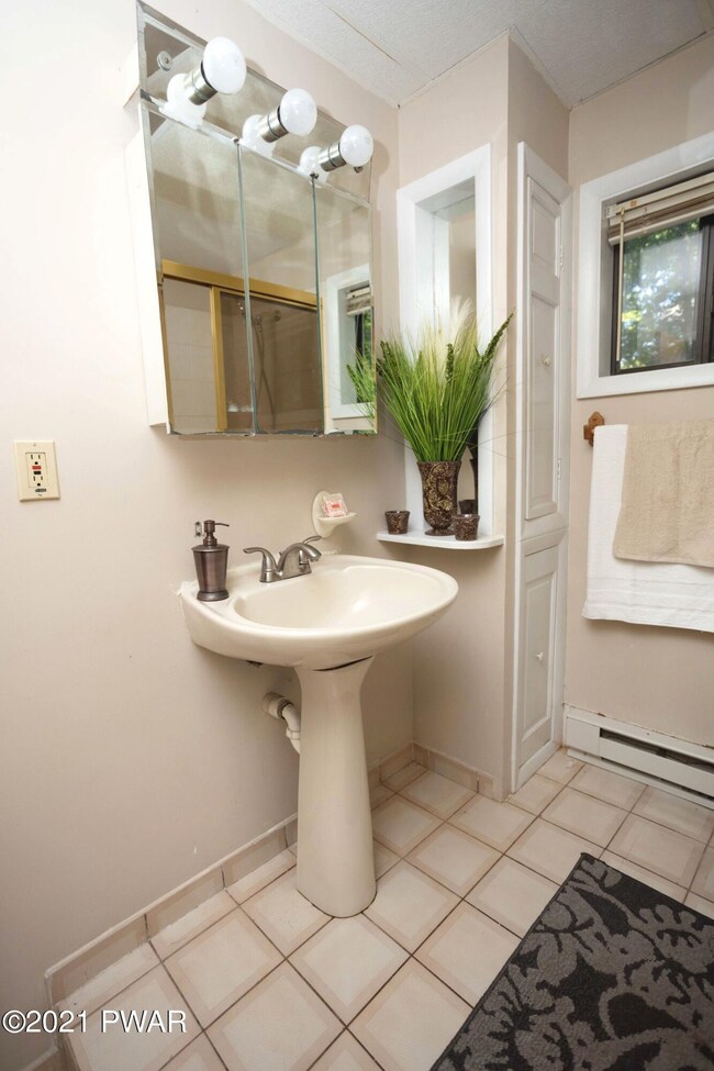 105 Broadmoor Dr, Hawley, PA 18428 - photo 5