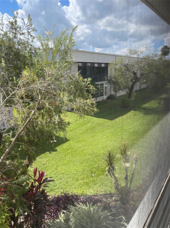 140 Capri C, Delray Beach, FL 33484 - photo 2