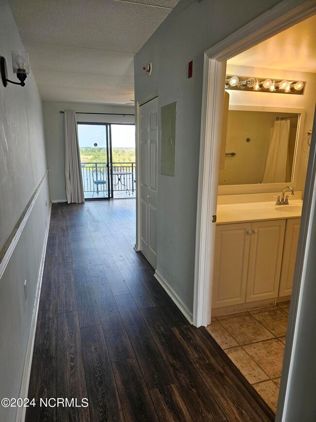 WSC #704 Hallway 3
