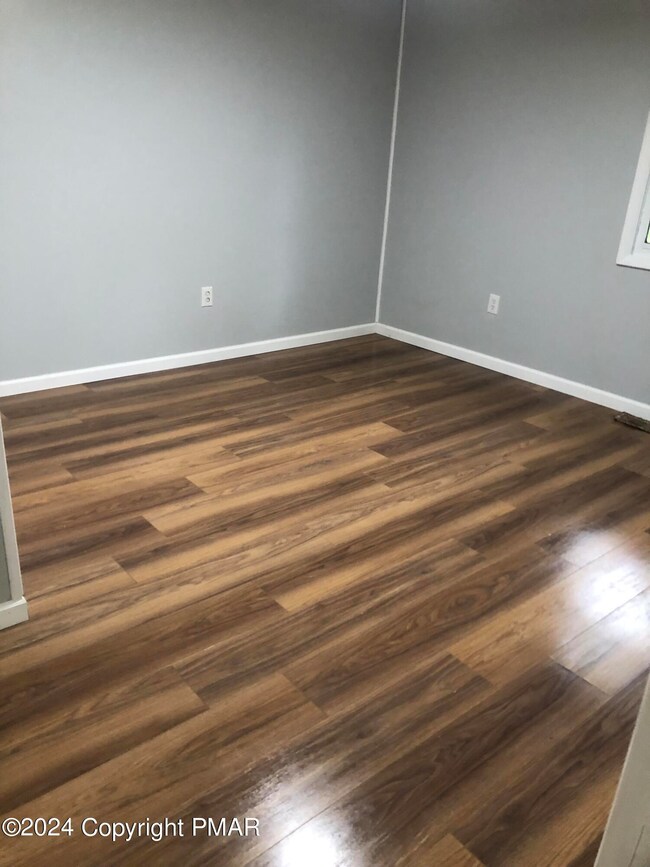 52 Garden St, Stroudsburg, PA 18360 - photo 5