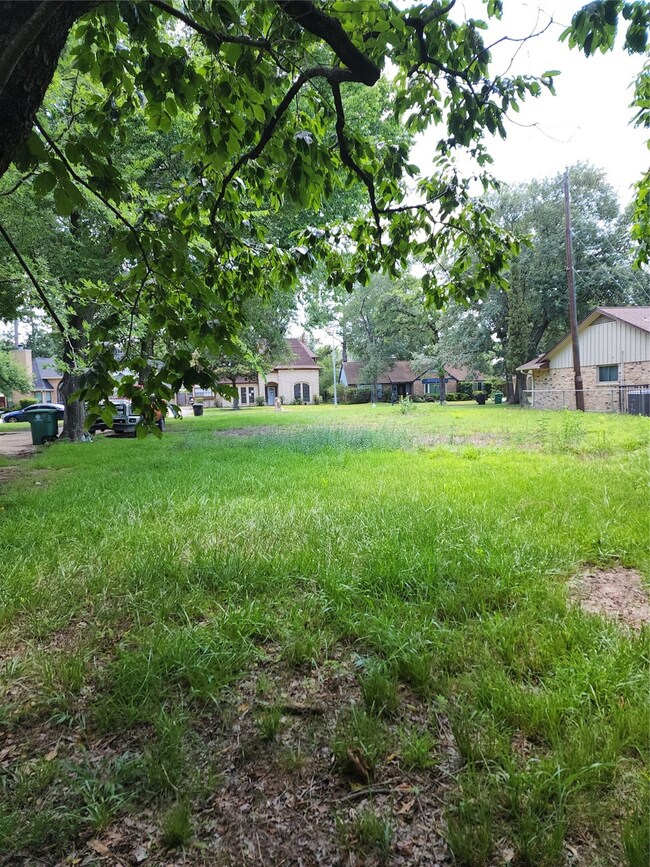 5214 Winding Way Dr, Houston, TX 77091 - photo 2