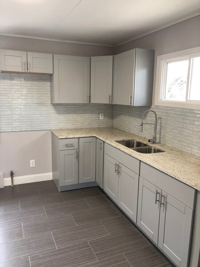 627 N Lewis Ave, Waukegan, IL 60085 - photo 4