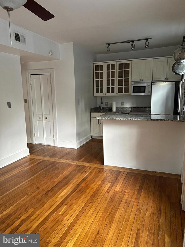 3120 R St NW unit 102, Washington, DC 20007 - photo 7