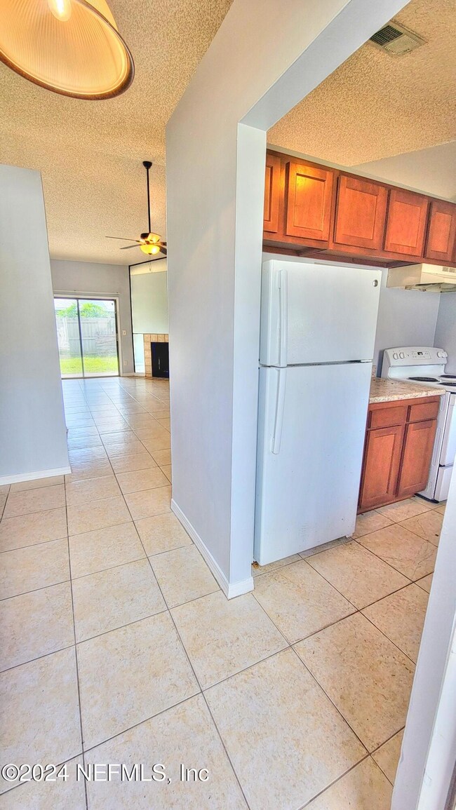 5135 Indian Lakes Ct unit 3, Jacksonville, FL 32210 - photo 2