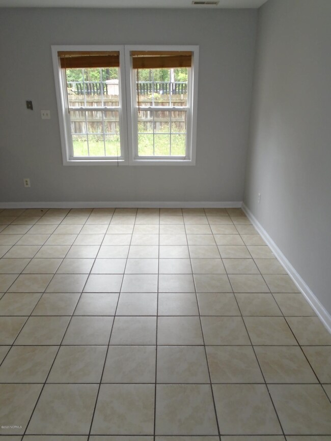 322 Myrtlewood Cir, Jacksonville, NC 28546 - photo 7