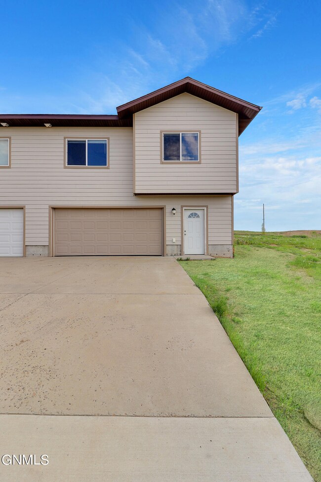 13699 Karen St, Williston, ND 58801 - photo 3
