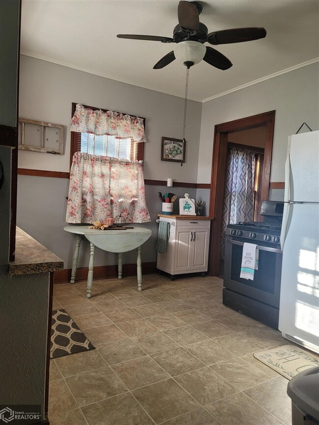 1106 Byron St, Stratford, IA 50249 - photo 3