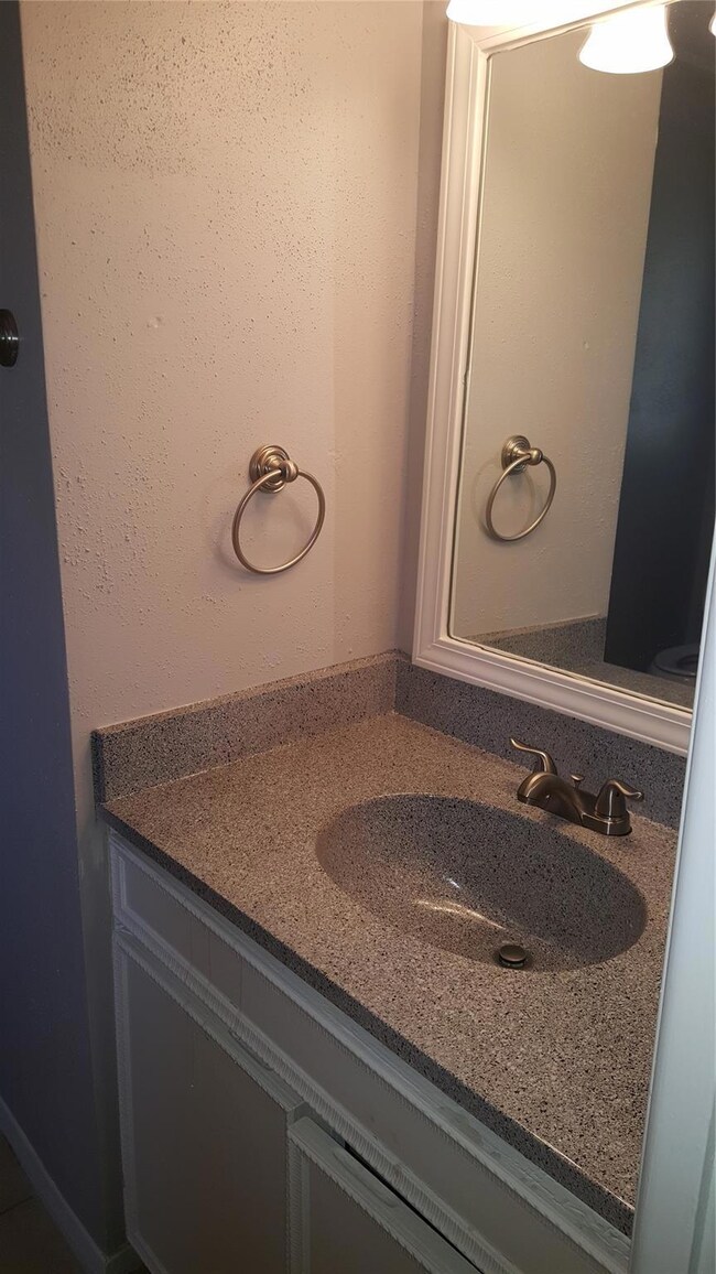 1721 Acorn Ln, Hurst, TX 76054 - photo 4