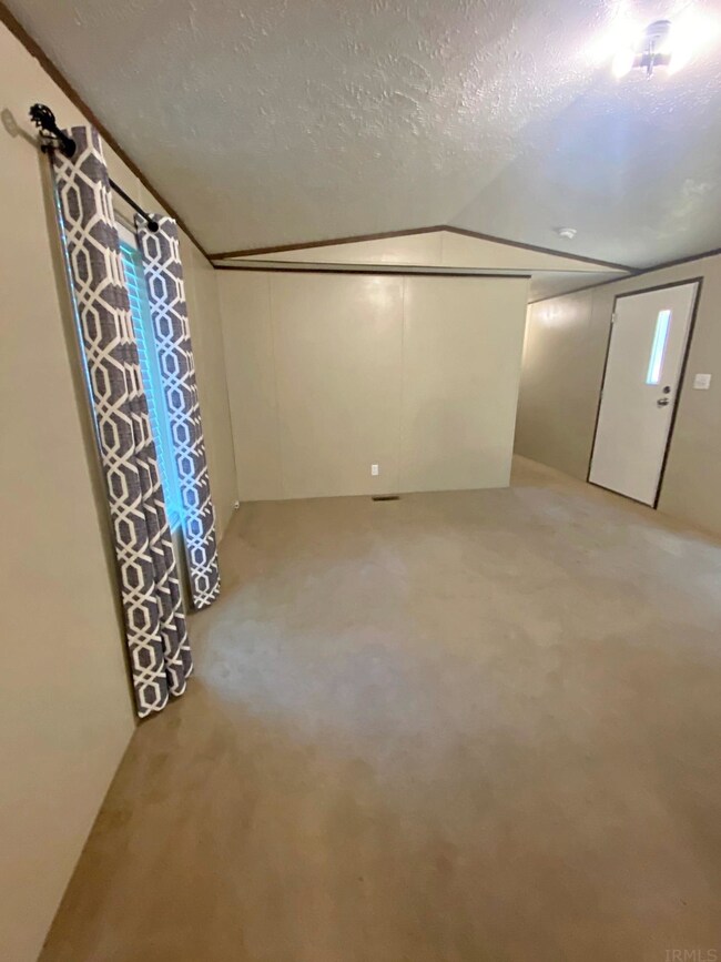 6985 S Bennett Ln, Bloomfield, IN 47424 - photo 2