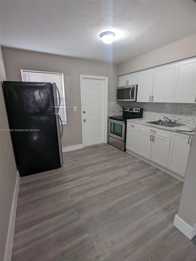 2300 Douglas St unit 3, Hollywood, FL 33020 - photo 3