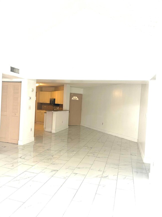 6296 NW 186th St unit 210, Hialeah, FL 33015 - photo 2