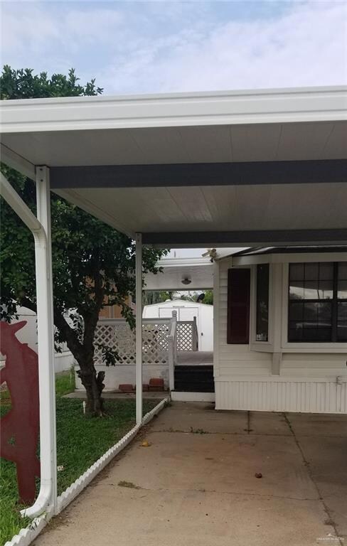 2528 Bobolink Cir W, Palmview, TX 78572 - photo 4