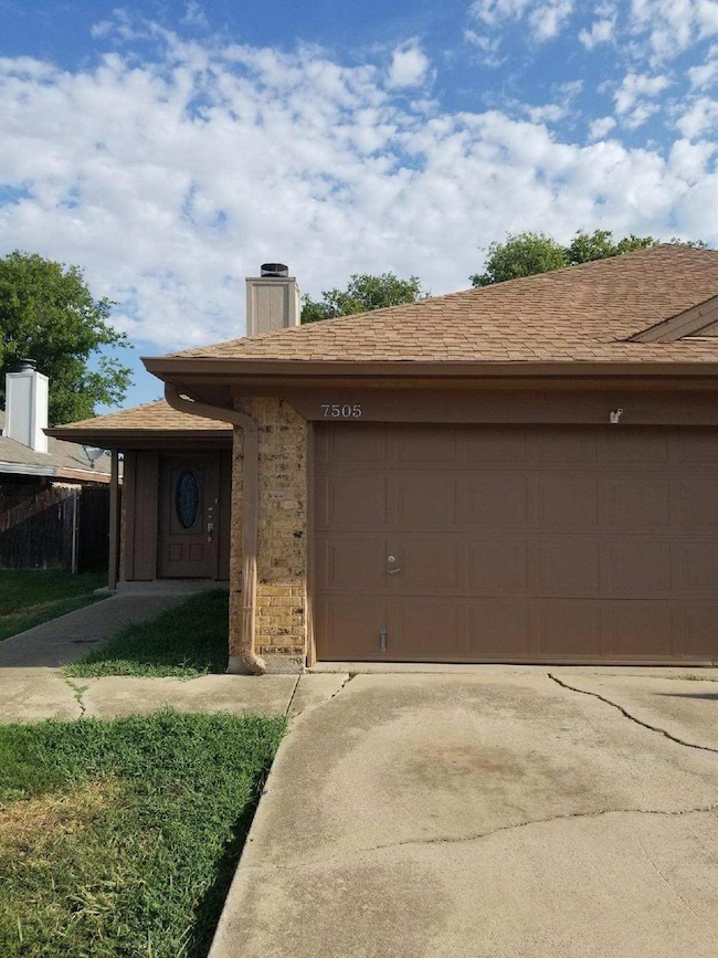 7505 April Ln, North Richland Hills, TX 76182 - photo 5