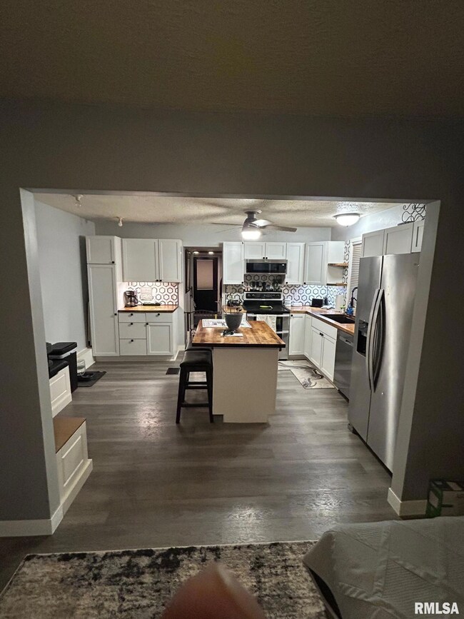 2414 E Devonshire Rd, Springfield, IL 62703 - photo 4