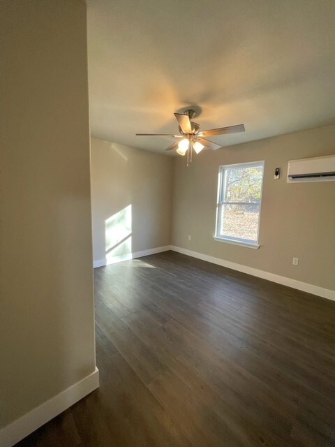 259 N Larmon St, Colcord, OK 74338 - photo 5