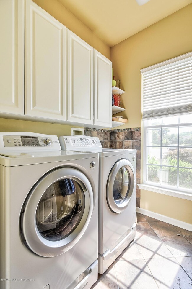 31 Exeter Dr, Freehold, NJ 07728 - photo 6