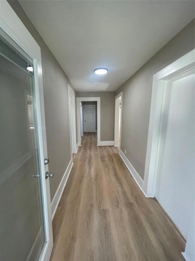 509 Williams Ave, Cleburne, TX 76033 - photo 2