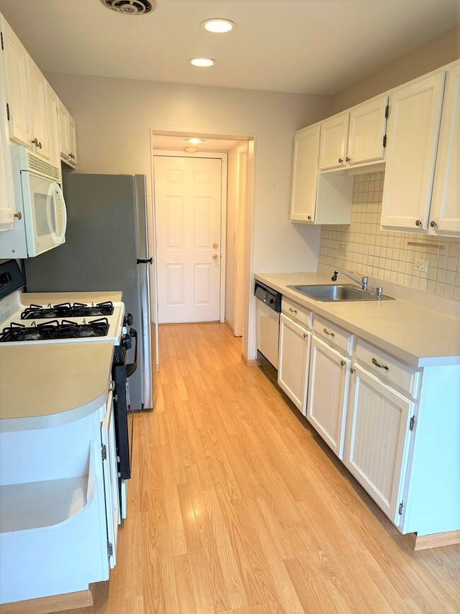 1083 Glouchester Harbor unit 1083, Schaumburg, IL 60193 - photo 6