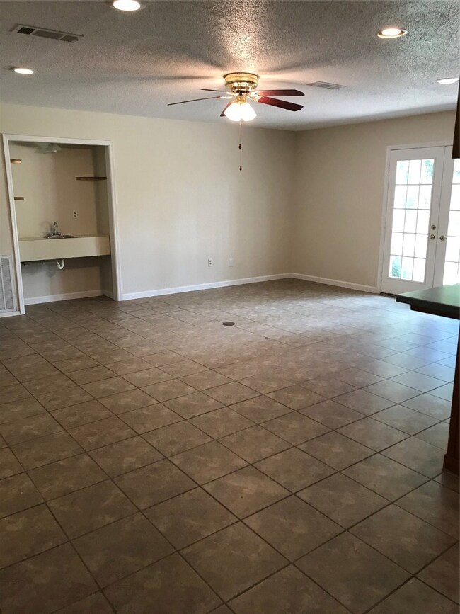 11718 Timbercrest Dr, Tomball, TX 77375 - photo 2