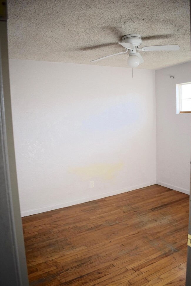 590 Iris Dr, Redding, CA 96002 - photo 5