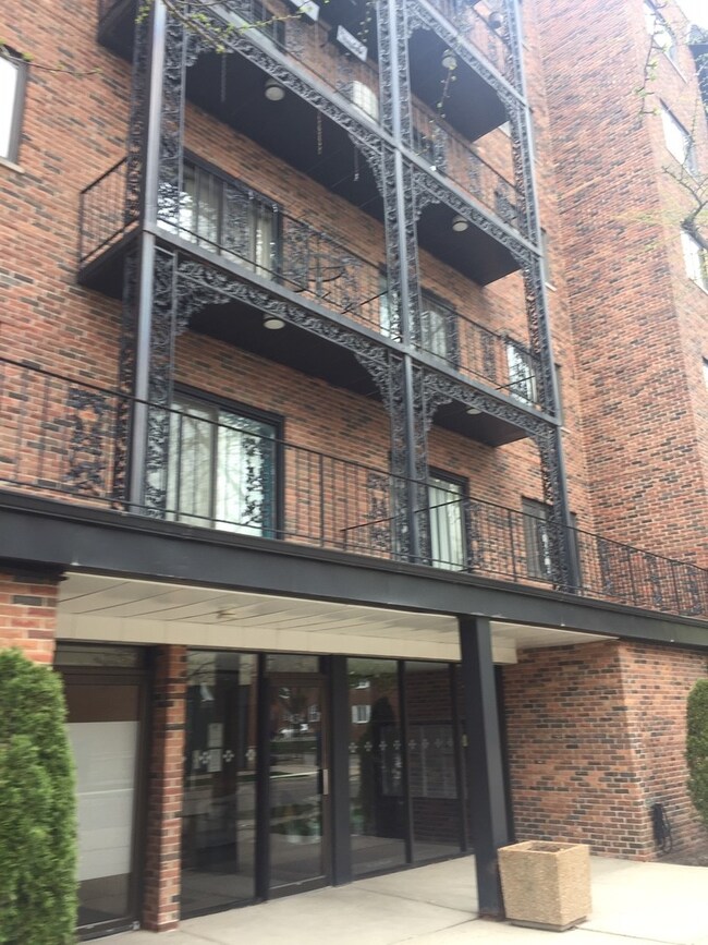 434 Clinton Place unit 201, River Forest, IL 60305 - photo 2