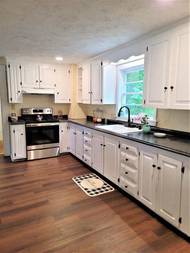 Pepin burke kitchen