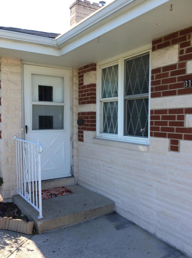 Front entry to 3150 side