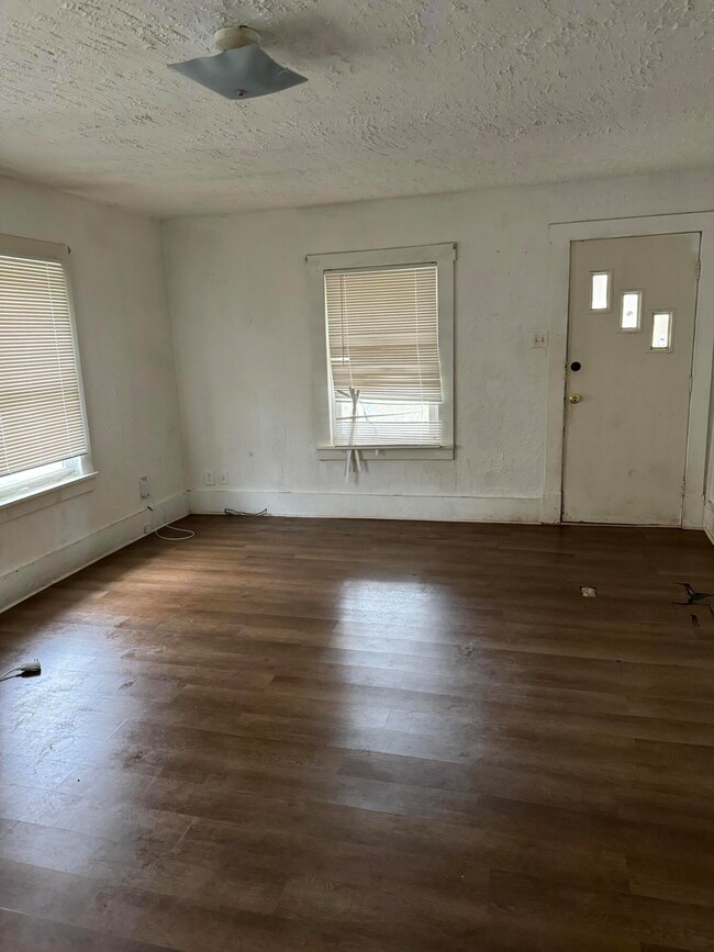 1926 Elm living