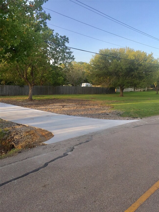 2127 County Road 367, Alvin, TX 77511 - photo 4